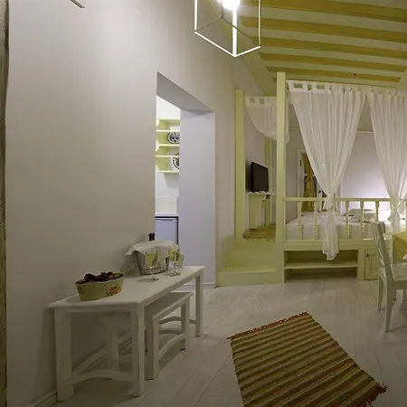 Отель Efchi 1904