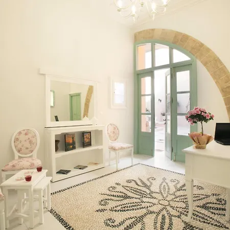 Efchi 1904 Отель